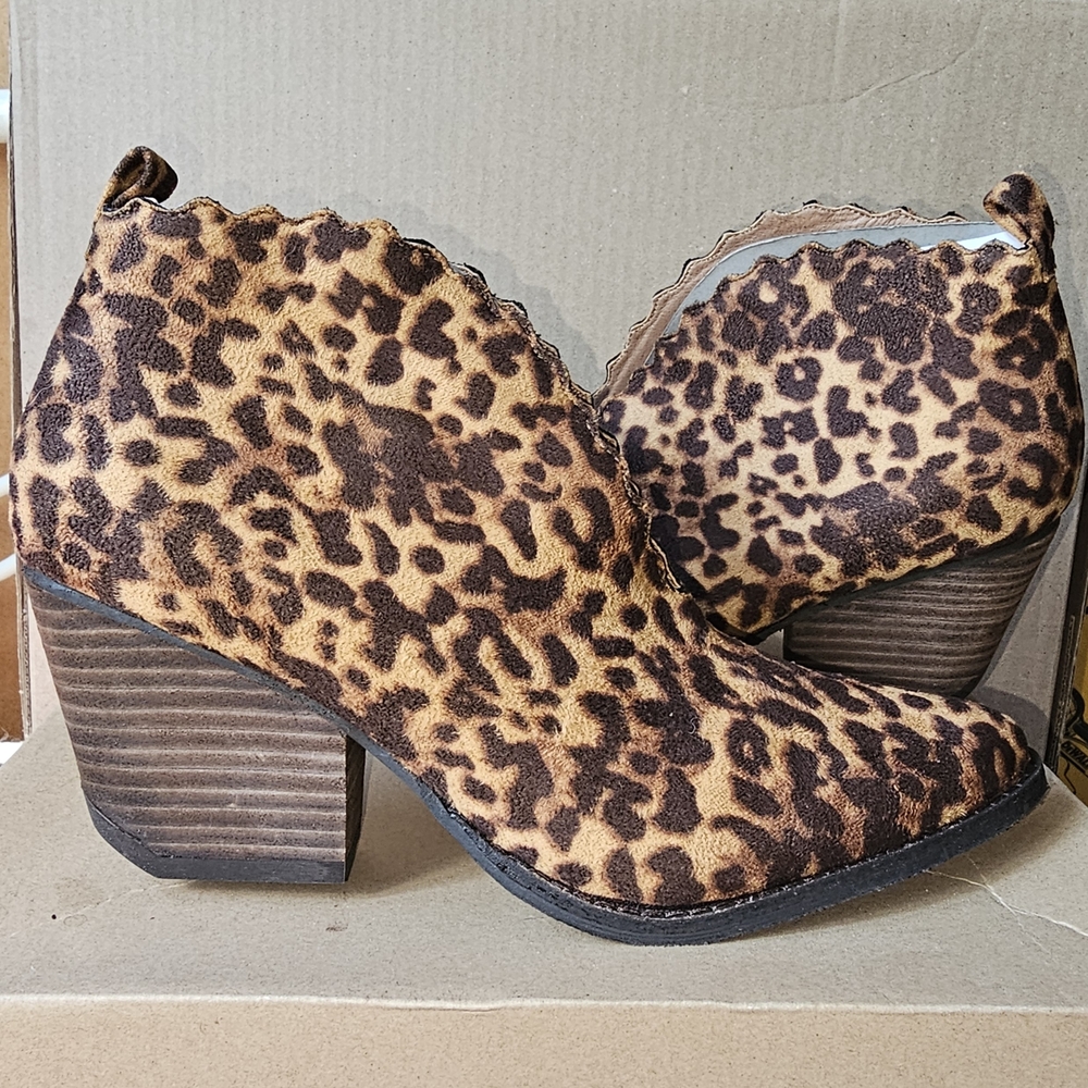 Coconuts by Matisse Brown Ankle Boots with Western Flair